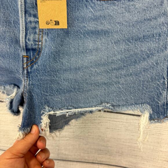 Levi's Women's 501 Medium Wash High Waisted Denim Shorts Size 30 - Picture 3 of 9